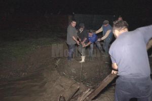 Drumuri inundate şi rupte de o viitură, în zona Voroneţ – Capu Câmpului