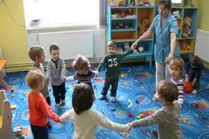 Creşe cu lacătul pus pe uşă cel puţin o lună pe vară! Părinţii apelează la bunici sau bone