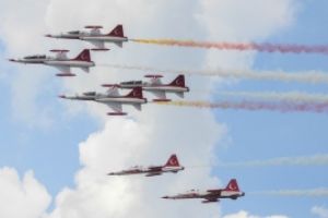 Super show aviatic în Bucureşti. Peste 100 de aeronave vor survola cerul Capitalei, la Bucharest International Air Show (BIAS)