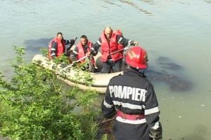 Pompierii din Alba caută o persoană, posibil înecată în râul Mureş, pe raza localităţii Războieni