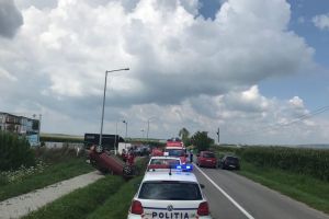 FOTO – Accident spectaculos la Șura Mică. Doi copii răniţi