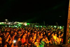 Concert Paraziţii în prima zi a Festivalului Usturoiului. Astăzi, muzică populară şi New Jersey