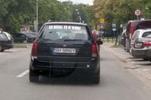 Diesel, frate! Mesajul inedit transmis de un orădean, ca să-şi apere maşina-n trafic