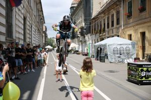 VpB Fest, pe strada Marasesti, in Timisoara: concursuri si acrobatii, concerte si ateliere