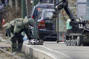 COD ROȘU. O geantă plină cu OBIECTE TERORISTE a fost găsită lângă o BISERICĂ. CAPITALA, în PERICOL?!