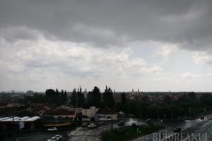 AVERTIZARE METEO: Oradea şi alte localităţi din Bihor, sub COD GALBEN de furtuni şi descărcări electrice