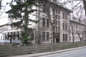 Schimbul de imobile dintre Primăria Râmnicului şi Universitatea din Piteşti… se amână!