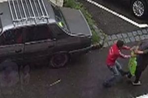 REVOLTĂTOR! Bătrână jefuită în plină stradă, ziua în amiaza mare