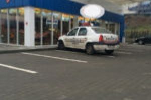 Răfuială în benzinărie! Agresorii au atacat cu un briceag şi s-au făcut nevăzuţi!
