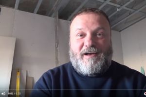 VIDEO. Povestea uşilor de la Dedeman. Mori de râs când auzi păţania