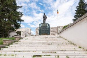 Încep lucrările de reabilitare a Monumentul Ostaşului Român