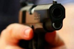 Caz şocant! O poliţiştă şi-a împuşcat mortal mama şi fiul său de 6 luni, apoi s-a sinucis