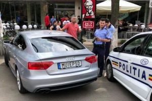 Poliţia a ridicat plăcuţele maşinii cu numărul M…EPSD. Șoferul a rămas fără permis!