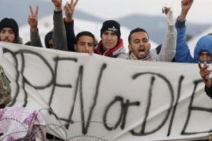 SINDROMUL „Ceuta”: De ce IMIGRANȚII pot arunca nestingheriţi cu EXCREMENTE în capul poliţiştilor?