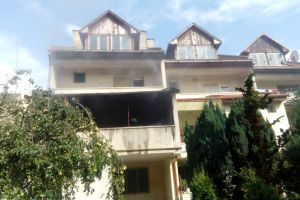 FOTOGALERIE. Sătmărean salvat din ghearele morţii de pompieri! Flăcările i-au cuprins locuinţa