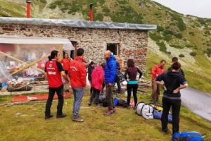 Voluntarii au renovat refugiul Iezer
