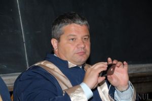 Hoţul strigă hoţii: 