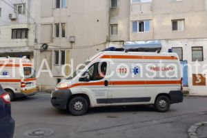 Imagini de la eveniment: Trei persoane, intre care si un copil, arsi in urma unei explozii pe bulevardul Mircea cel Batran din Constanta (galerie foto-video)          