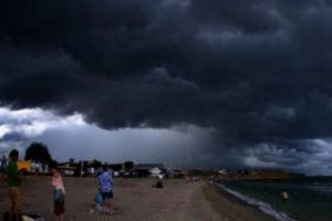 VEȘTI DURE de la meteorologi! FENOMENE EXREME pentru următoarea perioadă. SURPRIZE pentru cei care vor să meargă la mare