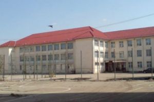 ANCHETĂ într-o şcoală din România! Directoarea, acuzată că şi-a LOVIT secretara