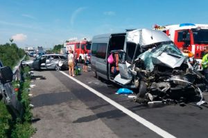 FOTO – Opt români răniţi într-un accident în Austria