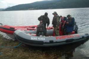 Scafandrii militari au STOPAT căutările directorului APIA în lacul de la Beliş
