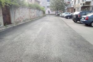 Asfalt şi trotuar nou pe două străzi din municipiu