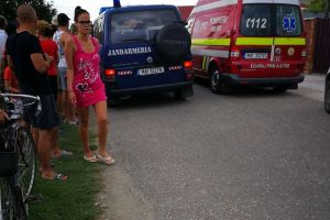 Dublă crimă, urmată de sinucidere la Băleşti! O poliţistă şi-a ucis mama şi fiul cu pistolul soţului