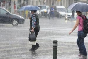 Codul galben de ploi torenţiale a fost prelungit până miercuri
