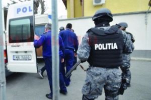 PISTOLARUL din Dolj rămâne la „beci”