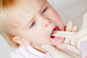 Herpangina, viroza chinuitoare a copiilor. Cum identificaţi acest virus herpetic şi cum se tratează?