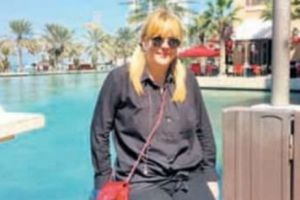 ESCROACA Andreea se dă drept ziaristă şi cere bani miliardarilor din Dubai