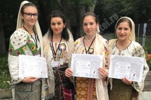 Premii pentru elevele dâmboviţene participante la Olimpiada de Meşteşuguri Artistice Tradiţionale