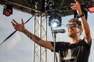 Sibianul pentru care muzica e un job full-time. Sergiu Bolotă are o voce minunată!