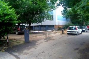 TUPEU: Alo, dom’ primar, iar au pus bariera in parcare. Se poate face ceva?