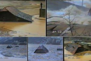 VIDEO. Imagini cutremurătoare cu case luate de apele râului Arieş, în 1995, după inundaţii puternice în Munţii Apuseni