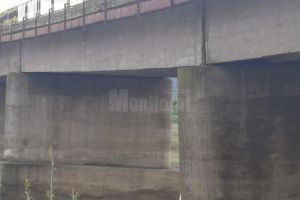 Lucrări pregătitoare pentru reparaţia podului de la Milişăuţi