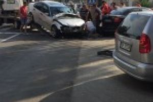 GALERIE FOTO/ Accident ca-n filme pe Calea Calarasilor/ Sase dintr-o lovitura