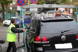 De un an si jumatate, SDM nu respecta contractul de ridicare a masinilor parcate ilegal