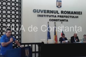 Imagini de la eveniment  Suporterii cer Consiliului Local ca SSC Farul sa poata folosi in continuare stadionul Farul. Ce a spus Sorin Mihailescu