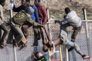 Declaraţie şocantă a ministrului de externe al Spaniei cu privire la migranţi: Europa are nevoie de sânge nou