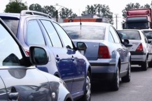 Guvernul pregăteşte o nouă TAXĂ AUTO: Cel care poluează va plăti o penalitate