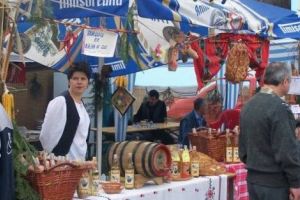 Pregătiri pentru Festivalul Ţuicii