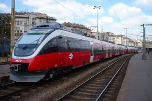 Semnături din Harghita şi alte două judeţe pentru ca Ungaria să suplimenteze numărul vagoanelor în garniturile de tren internaţionale