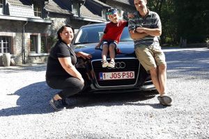 Ăstuia ce-i faceţi? Un român vine din Belgia cu maşina având numărul „1 JOS PSD”