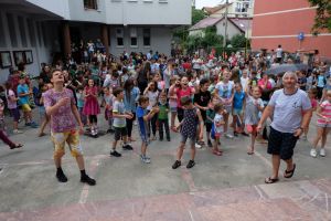 400 de elevi din Harghita participă în această vară la „Şcoala de vacanţă”