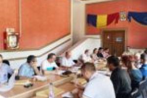 Linişte şi pace în Consiliul Local Moldova Nouă! Vot la foc automat!