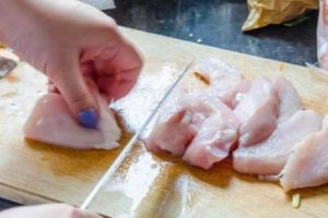 O mamă a doi copii a MURIT intoxicată cu mâncare în timpul vacanţei în Grecia!