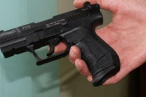 Foc de armă tras accidental într-un perete din sediul Poliţiei Târgu-Jiu