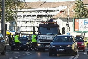 Amendă mai mare şi ridicarea maşinii pentru parcarea pe locurile destinate persoanelor cu dizabilităţi la Sibiu